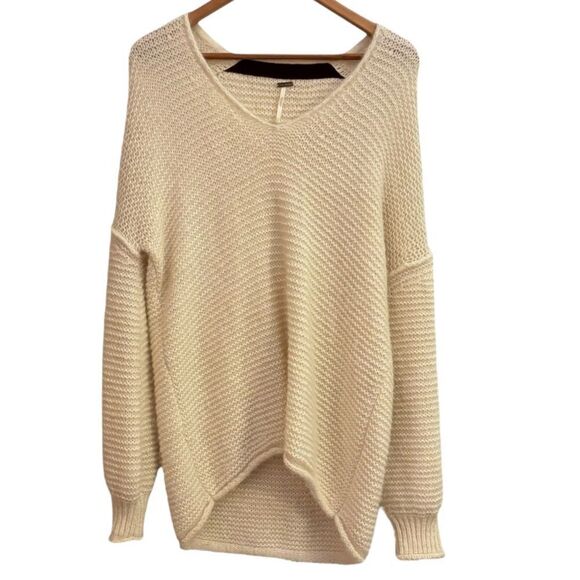 Free People Cotton Alpaca Oversized Cream Knit V Neck Long Sleeve Sweater XS - Picture 1 of 7